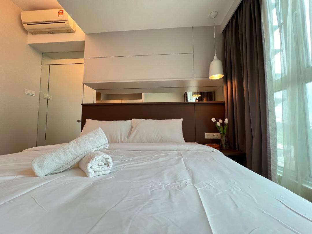 Pillows Verve Old Klang Road Apartment